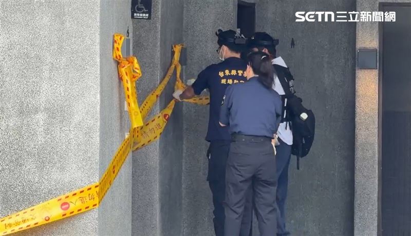 台東市轉運站公廁，一名年約60歲的男子倒臥在內，OHCA被緊急送醫搶救。（圖／翻攝畫面）