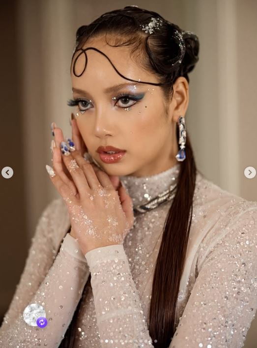 IG粉絲破1億比肩世界天王！Lisa登世足開幕式，從泰國少女到世界巨星，傳奇人生首度曝光。（圖／翻攝自IG @lalalalisa_m）