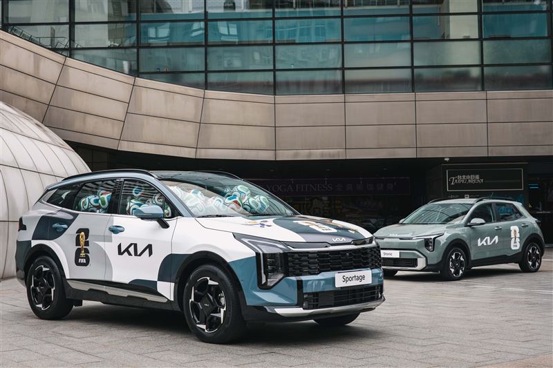 The new Sportage x 2026 FIFA世界盃足球車，6月13日起巡迴全台9間Kia展示中心。（圖／KIA提供）