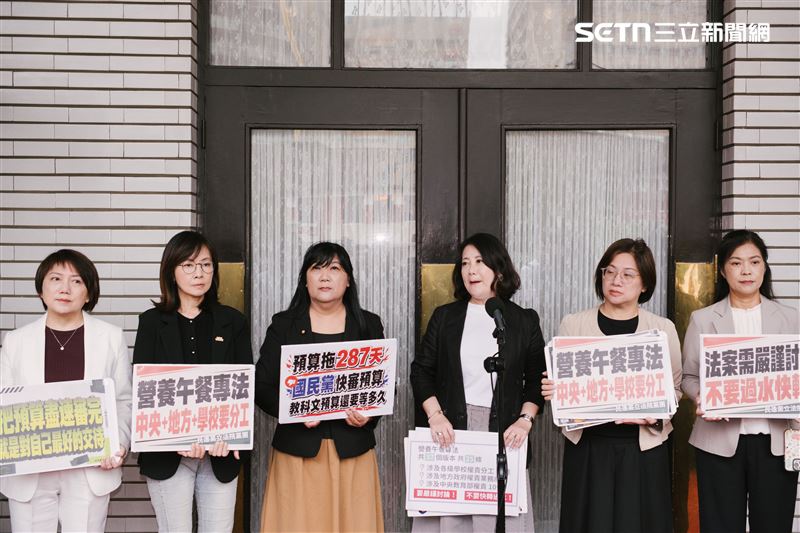 立院教育文化委員會7名民進黨立委痛批，國民黨召委羅廷瑋不審預算，還排審爭議極大、沒有共識的法案。（圖／記者楊士誼攝影）