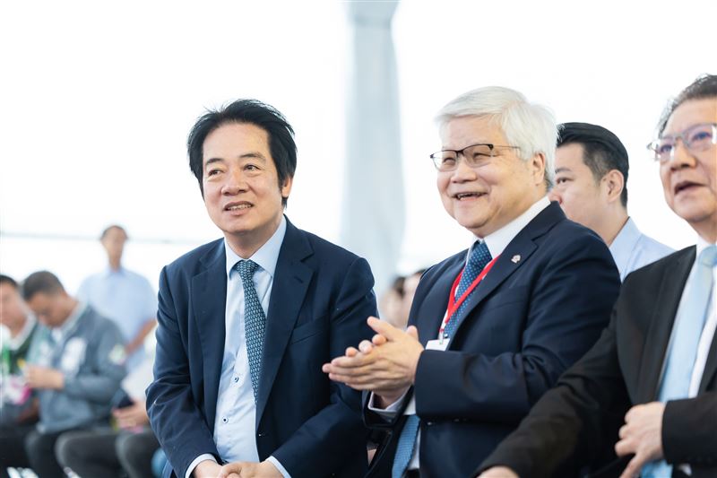 賴清德透露，魏哲家原本因公務行程要前往美國，但特地暫緩行程出席動土典禮，表達台積電根留台灣的決心（圖／總統府提供）