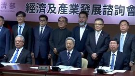  經濟部首召經諮會！龔明鑫合體許勝雄、劉揚偉等大佬　共商「用電對策」賴建信陳俊聖（圖／三立財經台）