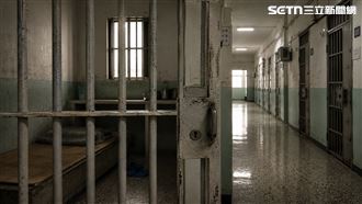 監獄管理員逼受刑人口交　 藍白拖成鐵證