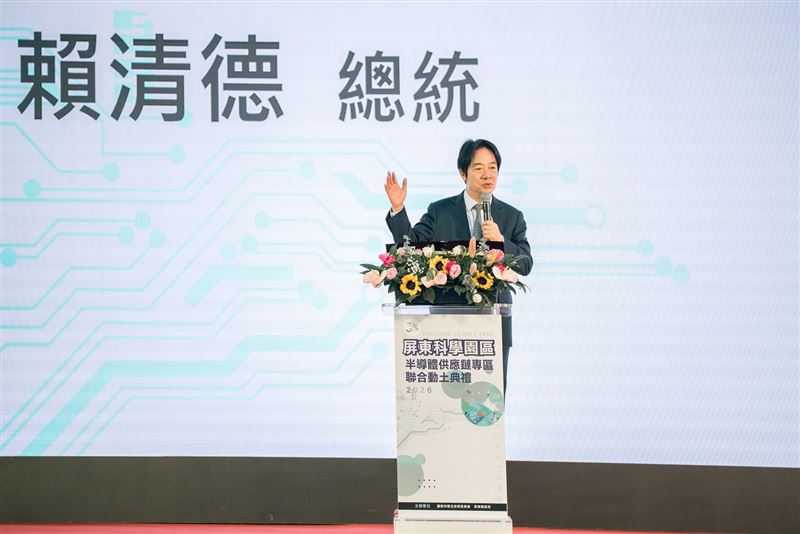 賴清德恭喜屏東未來可期。（圖／屏東縣政府提供）