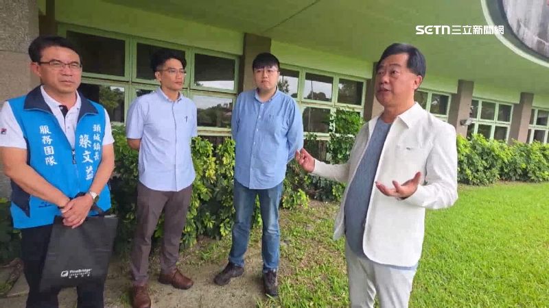 鎮長蔡文益(右一)表示,為了體諒基層的辛勞,決議將結餘款普發給鎮民