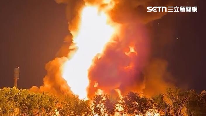 高雄岡山嚴重火警!工廠爆炸大火狂燒