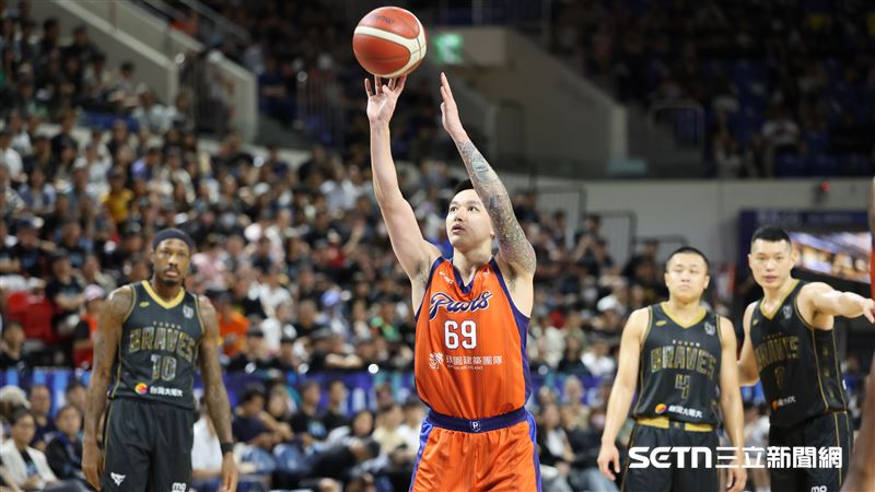 卡米諾斯為盧峻翔抱屈 MVP竟只有5次罰球