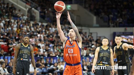 卡米諾斯為盧峻翔抱屈　MVP竟只有5次罰球