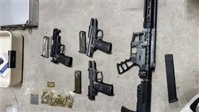 永康警方掃蕩竹聯幫不法份子，起獲長短槍枝共6把。（圖／翻攝畫面）