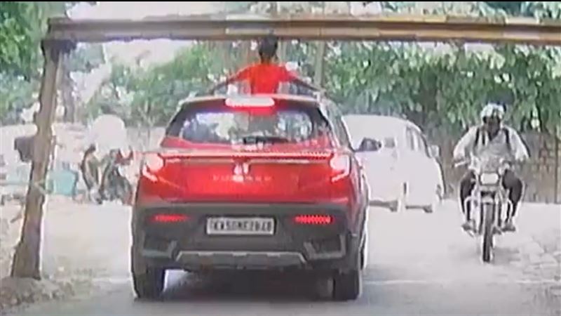 車行駛時探出窗外 小孩「頭撞鋼樑」倒下