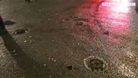 桃園市桃園區秀山路一棟大樓於今日凌晨發生恐怖氣爆，一名住在4樓的70多歲獨居老婦被救出時已失去呼吸心跳，緊急送醫搶救中。（圖／翻攝畫面）