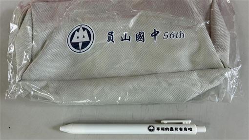 學校出包？畢業小物寫「這句」校方揭真相