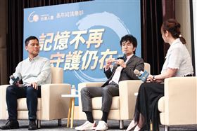 台灣人壽名人講座全臺開講，藝人唐從聖（圖中）分享陪伴失智家人的心路歷程 。（圖／台灣人壽）