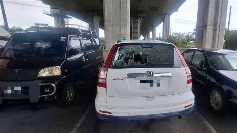 找嘸哥怒砸11車!暴怒男衝姊家縱火下場糗