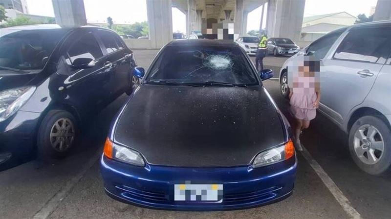 馮男找不到哥哥怒砸11車,又跑姊姊家縱火遭逮,警訊後依法將馮男移送法辦。。(圖/翻攝畫面)