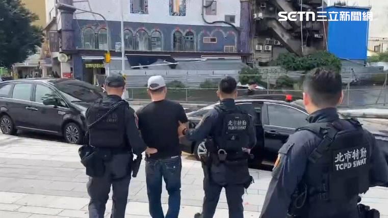 北市宋男在酒店對黃姓友人雙腿連開3槍逃逸遭逮。（圖／翻攝畫面）