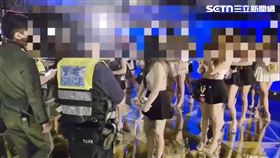 警方在槍擊案發生後對該酒店進行擴大臨檢。（圖／翻攝畫面）