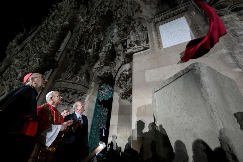 教宗良十四世在巴塞羅那聖家堂（Sagrada Fam&iacute;lia）舉行彌撒。（圖／翻攝自X平台 @vaticannews_it）