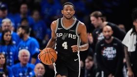 聖安東尼奧馬刺隊後衛福克斯（De'Aaron Fox）因關鍵時刻表現掙扎遭到外界抨擊。（圖／美聯社／達志影像）