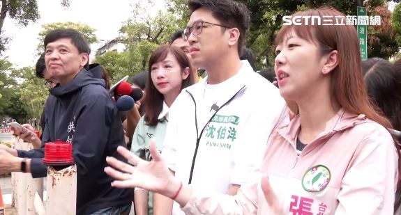 信義線東延段被爆出安檢沒過就申請履勘,沈伯洋上午也與在地議員一同關心信義線東延段施工狀況。(圖/翻攝畫面)