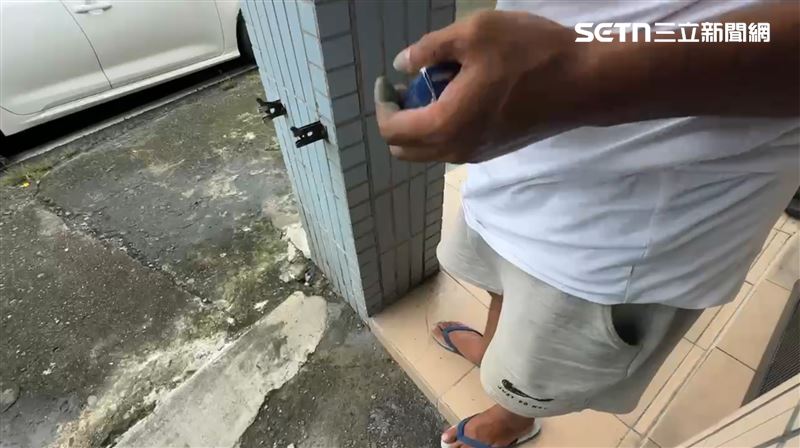 死者吳男胞兄一直以為弟弟是溺死，今天才知道疑似遭人肇事逃逸。（圖／記者朱俊傑攝影）
