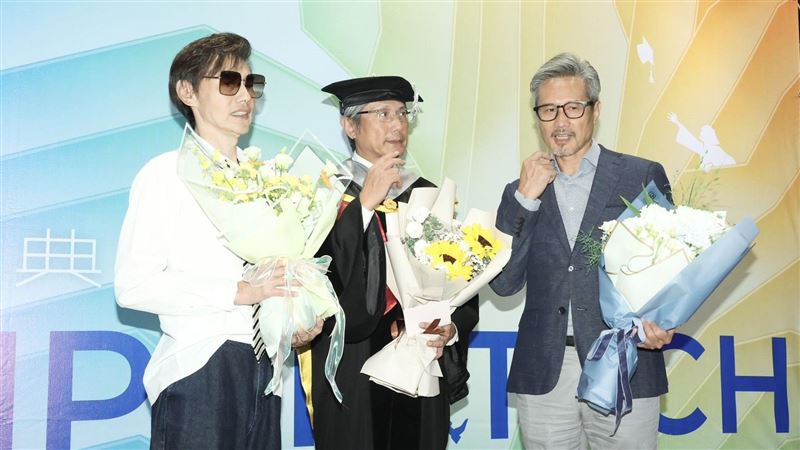 包家三兄弟罕同框!包小柏博士畢業謝愛妻