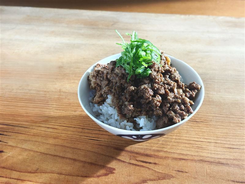 「A5和牛肉燥飯」只要10元。(圖／豊漁餐飲提供）