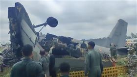 印度空軍一架AN-32軍用運輸機墜機。（圖／翻攝自X平台@KishorJoshi02）