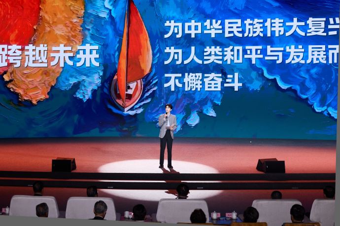 張凌赫現身海峽論壇發言(圖/翻攝自張凌赫工作室微博)