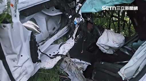 宜蘭賓士車衝破護欄撞樹！89歲嬤不治