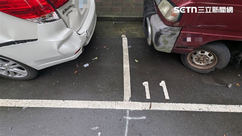 嚴姓婦人開車不慎擦撞路邊停車格的2部車輛,其中1輛就是高山峰的愛車。(圖/翻攝畫面)