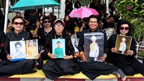 泰國長公主遺體送抵王宮，數千民眾不捨沿途送別。（圖／翻攝自X平台 @ThaiEnquirer）