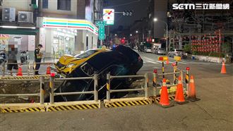 19歲男撞小黃插入坑…跟女乘客一起送醫