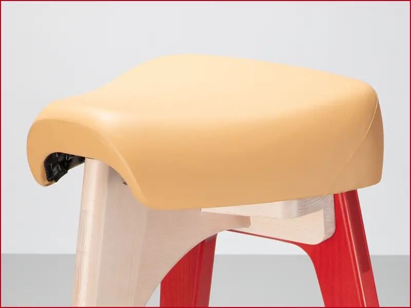 本田Super Cub Chair Classic木製座椅。(圖/翻攝Honda網站)