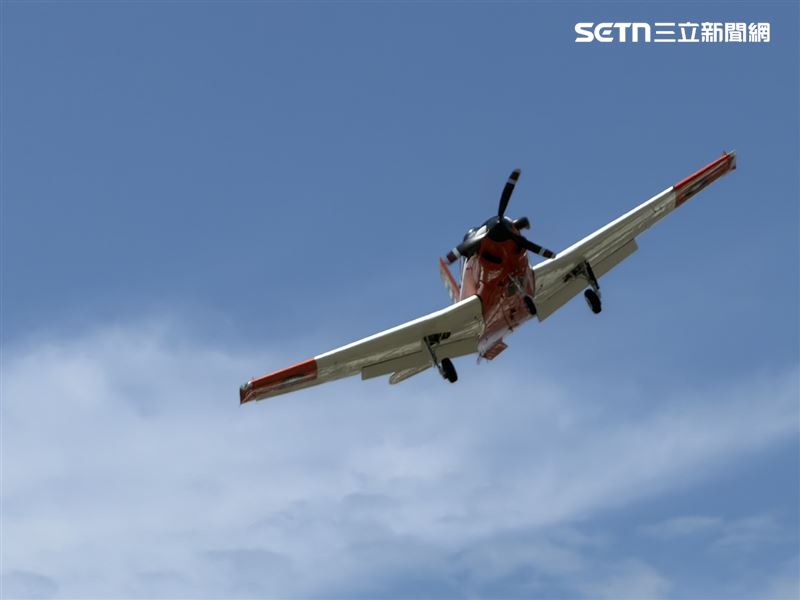 岡山空軍基地有5架T-34緊鑼密鼓練習「缺席隊形」。（圖／民眾提供）