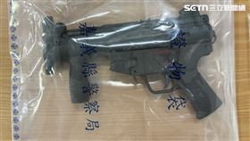 蔡承宗,蔡政宜,朴子配天宮,嘉義,嘉義縣,太保市,衝鋒槍,店員,債務,糾紛,槍砲,彈藥。（圖／翻攝畫面）