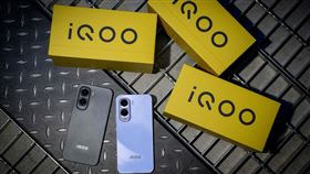 iQOO Z11搭載全台首款9020mAh超大容量藍海電池。