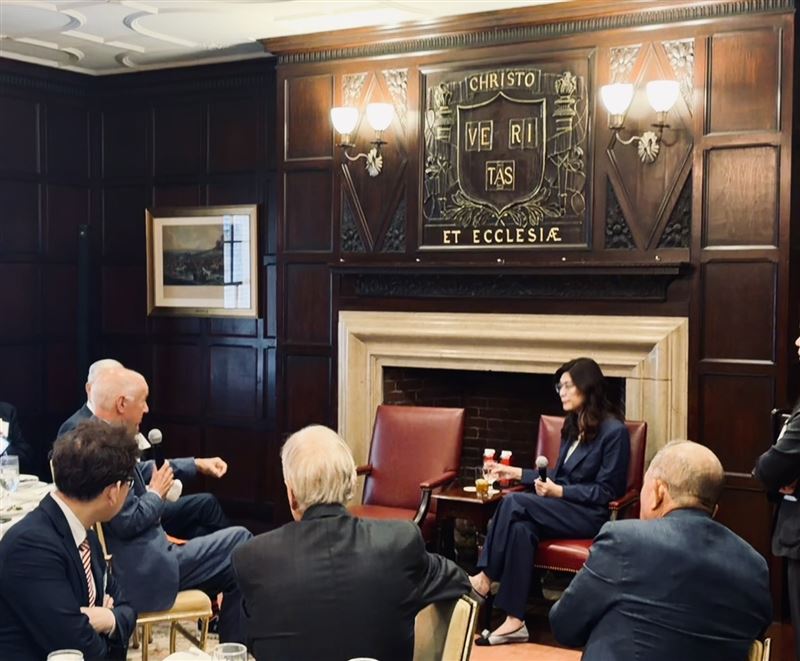 鄭麗文於紐約時間6月8日中午，應邀出席在哈佛俱樂部（Harvard Club of New York）舉行的午餐會（圖／國民黨提供）