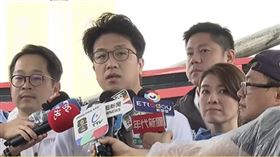 民進黨台北市長參選人沈伯洋今（14）日上午出席大稻埕碼頭祭江儀式前受訪。(圖／翻攝畫面）