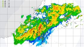 氣象署持續在今（14）天13:40發布大雨特報。（圖／翻攝自氣象署官網）