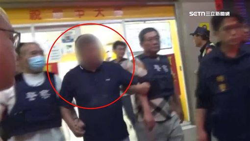 一人牽一手！配天宮董座、雨刷勸降持槍男