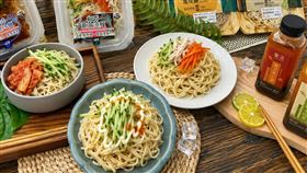 萊爾富即日起至6月23日推出多款「巷口涼麵」系列。（圖／品牌業者提供）