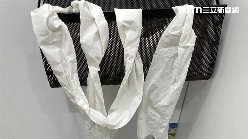 公德心?廁所衛生紙遭惡搞 圖書館祭新規