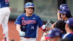 王順和打出味全隊史第1000轟。（圖／味全龍提供） 