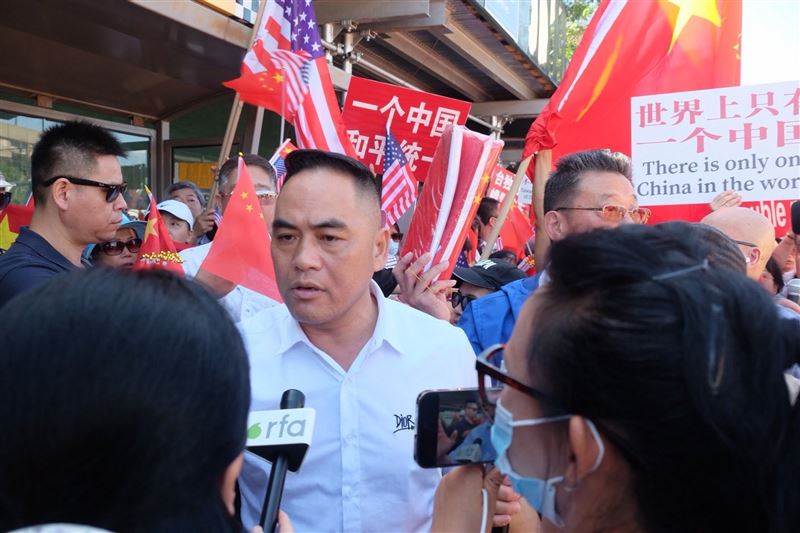 陳恒遭爆曾在蔡英文過境紐約時率眾抗議。（圖／翻攝攝徒日記八炯臉書）