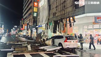 新／台中公益路招牌「從天而降」車內有人