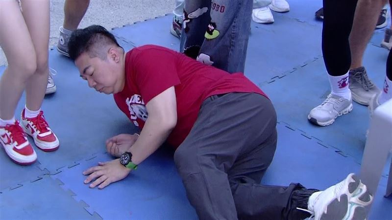 60歲董至成外景出事突重摔!胡瓜發聲了