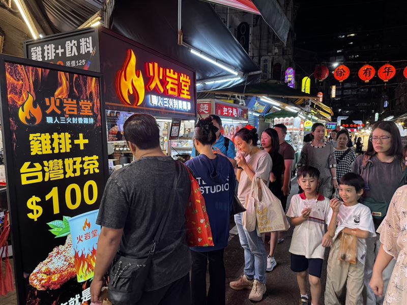 餐飲創業黑馬!夜市雞排「三火封香」半年展店10家,加盟展參戰秀實力。(圖/翻攝畫面)
