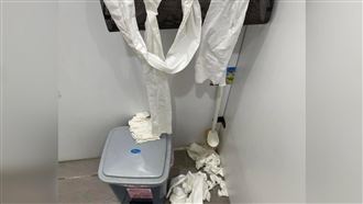 圖書館公廁驚見衛生紙圍巾　館方出手了