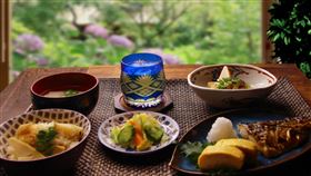 一名日本民宿業者發文求解，為什麼早餐準備一大鍋「滑菇味噌湯」，台灣人都不喝，釣出網友猜測原因，圖為示意圖。（翻攝自PhotoAC圖庫）